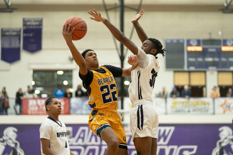 Battle Creek Central freshman Damoni Spraggins shoots during a game at Lakeview High School on Friday, Jan. 16, 2026.