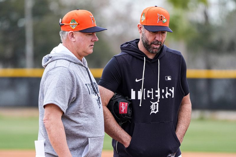 Detroit Tigers manager A.J. Hinch, left, talks to pitcher Justin Verlander after practice during spring training at TigerTown in Lakeland, Fla. on Wednesday, Feb. 11, 2026.