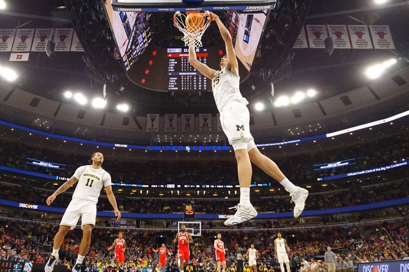 Michigan Wolverines center Aday Mara (15) dunks the ball against the Ohio State Buckeyes during the first half at United Center.
