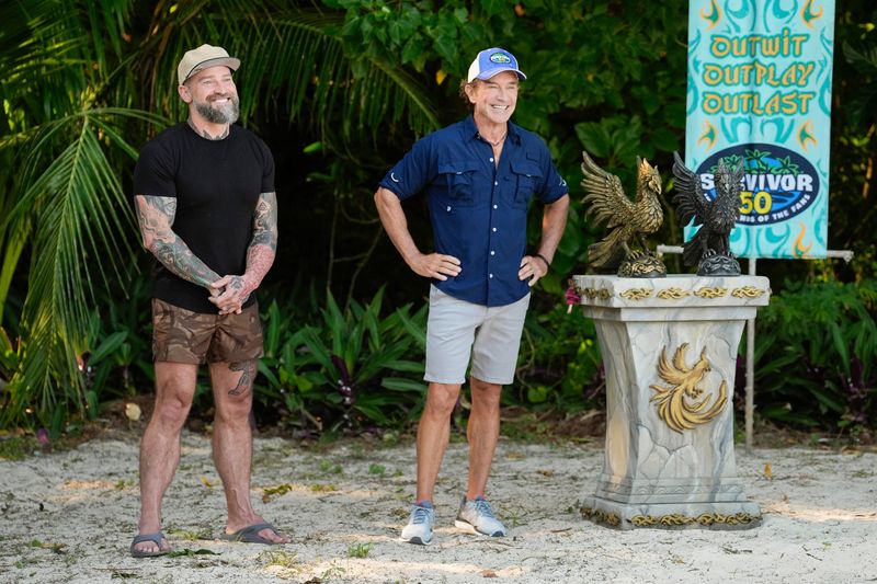 “Knife to the Heart” – Pictured L to R: Zac Brown and Jeff Probst. Photo: Robert Voets/CBS ©2025 CBS Broadcasting, Inc. All Rights Reserved.
