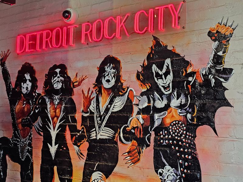 A Kiss mural and Detroit Rock City neon sign greets visitors at Rock & Brews in Royal Oak.