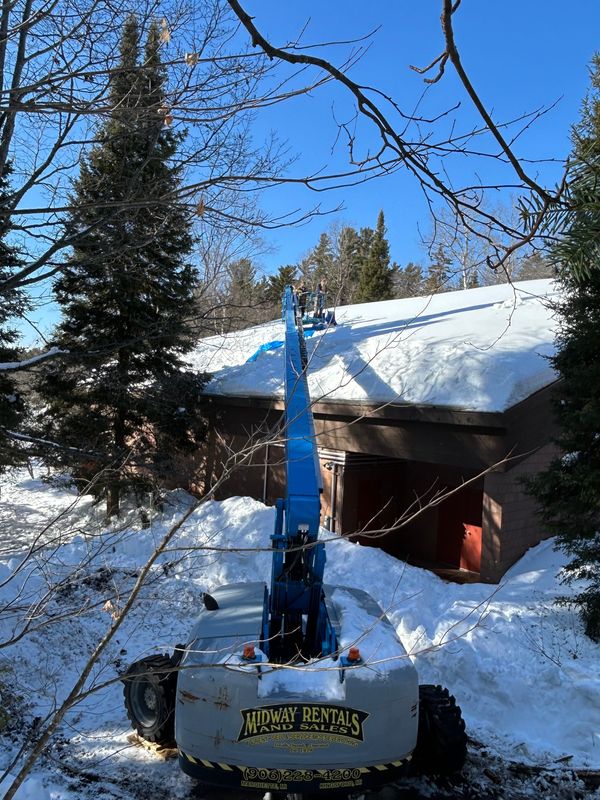To avoid putting extra weight on the roof, an extended lift was used to remove the snow from the roof.