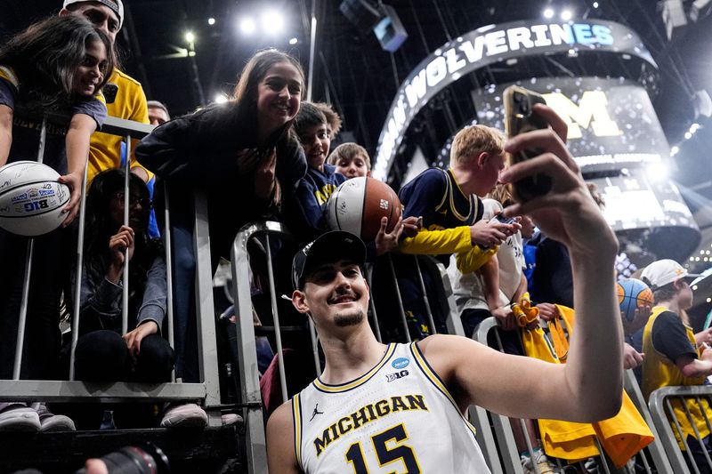 Michigan center Aday Mara (15) takes selfie with fans after winning the NCAA Tournament Midwest Regional Championship by 95-62 win over Tennessee at United Center in Chicago on Sunday, March 29, 2026.