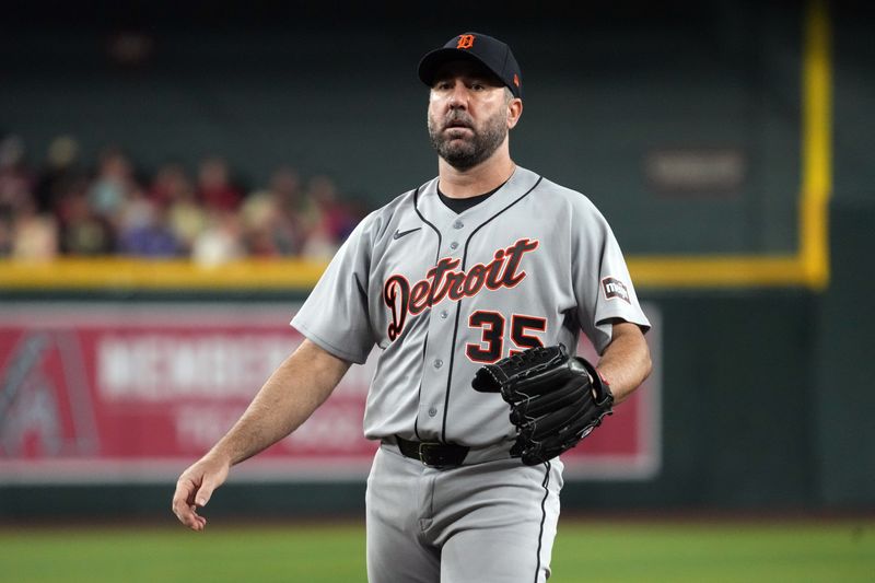 Detroit Tigers pitcher Justin Verlander (35) throws against the Arizona Diamondbacks in the first inning at Chase Field.