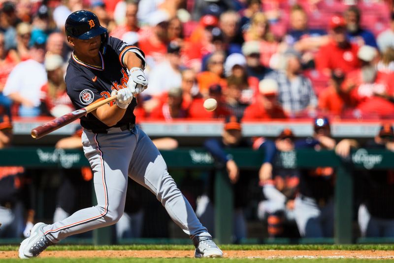 Tigers pinch hitter Hao-Yu Lee hits a two-run home run in the seventh inning against the Cincinnati Reds on Sunday at Great American Ball Park in Cincinnati.