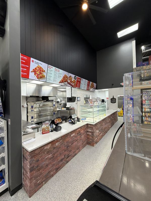 Saroki's Crispy Chicken & Pizza will open its first Detroit location on May 4.