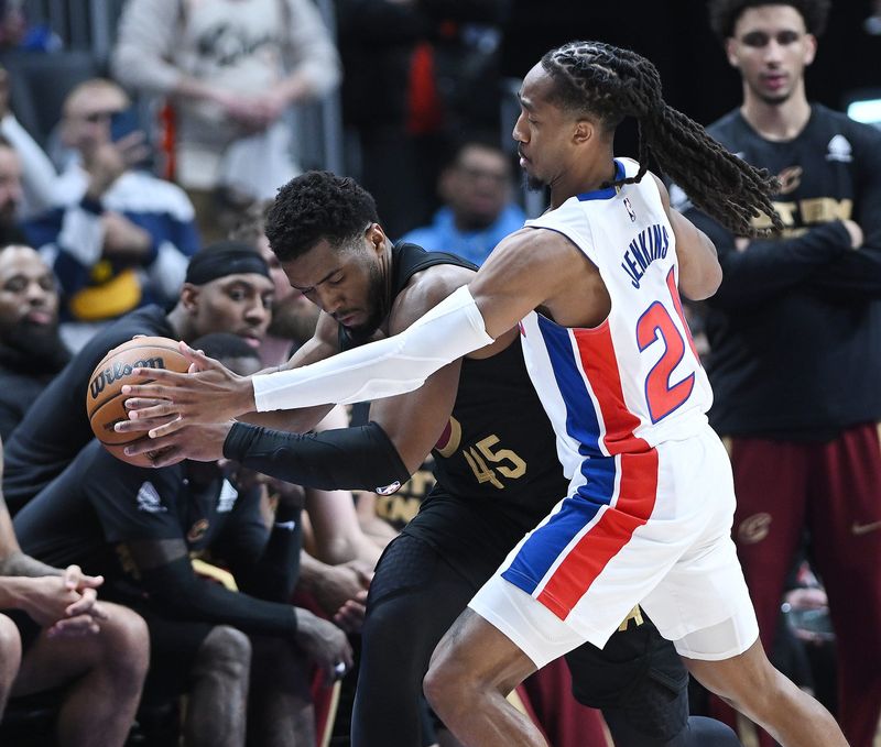Detroit Pistons guard Daniss Jenkins (24) defends Cleveland Cavaliers guard Donovan Mitchell (45) in the second half. Detroit Pistons vs Cleveland Cavaliers, Round 2, Game 2, at Little Caesars Arena on Thursday, May 7, 2026, in Detroit, Mich