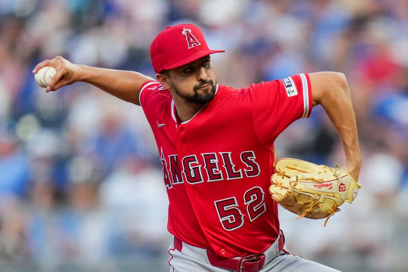 The Tigers on Tuesday signed right-handed reliever Nick Sandlin to a minor-league contract.