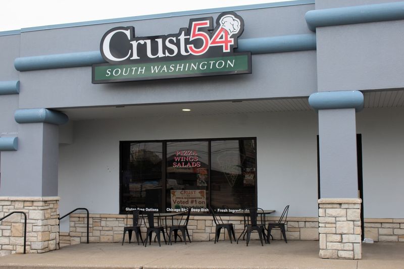 Crust 54 has closed on Washington Avenue in Holland.