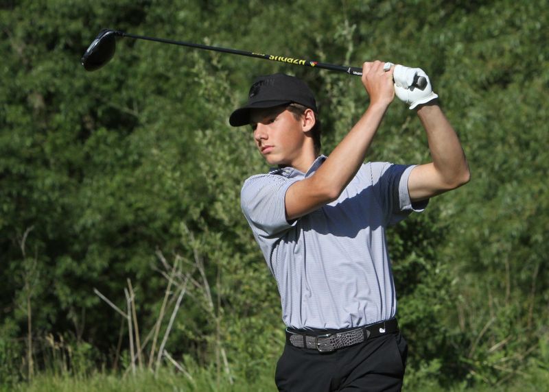 Brighton's Easton Short shot 71 in the first round of the state golf tournament.