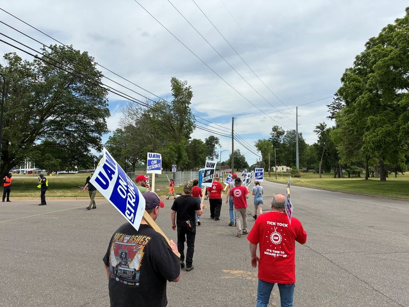 UAW members picket outside the American Axle/Dauch plant in Three Rivers on Monday, June 1, 2026. The company has increased its wage offer to the union but it remains below the UAW's demand.