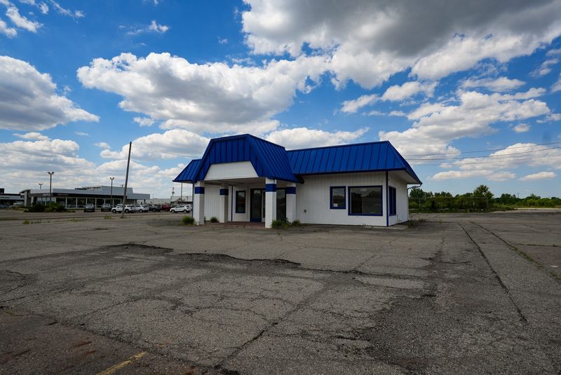 Arkansas-based drive-thru coffee shop chain 7 Brew has proposed its second Lansing area location near the intersection of Interstate 96 and Saginaw Highway.