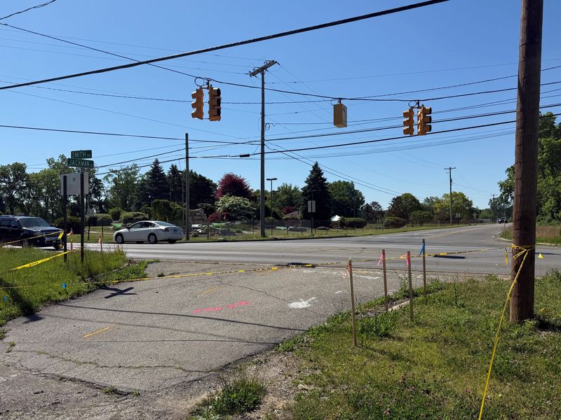 A roundabout will be constructed at the Smith and Jackman Road intersection in Bedford Township by the Monroe County Road Commission.
