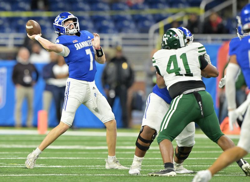 As a junior, Detroit Catholic Central quarterback Duke Banta led Catholic Central to a 14-0 record and the Division 1 title, completing 75% of his passes for 2,379 yards and 30 touchdowns with just two interceptions.