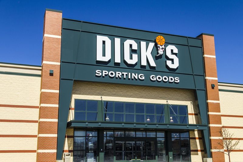 Bloomfield Township Police are investigating a 'flash robbery' at Dick's Sporting Goods in Bloomfield Sunday, July 19.
