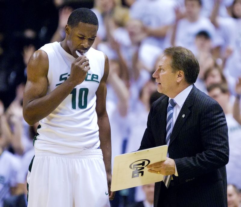 MSU Head Men's Basketball Coach Tom Izzo (right) goes over a play with Delvon Roe during their game with Lake State Monday November 10, 2008 in East Lansing.

Msu Vs Lake State Mbb