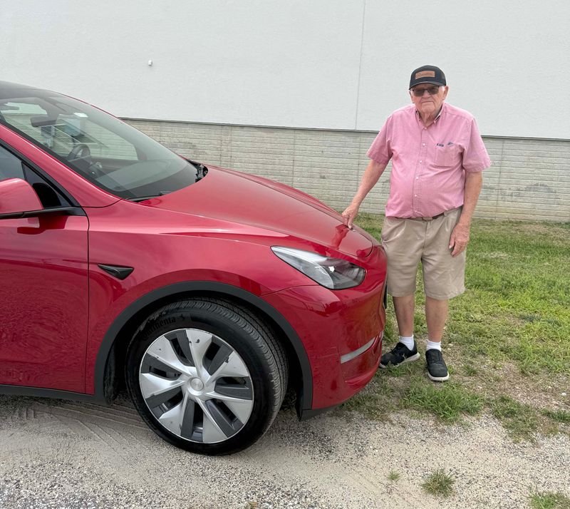 Leonard Kraus, 92, uses Tesla FSD to get him around Maryland and Florida.