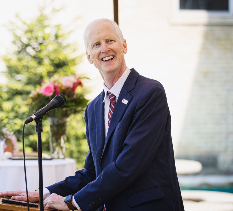 Zeeland has announced the death of longtime public servant and city manager Tim Klunder.