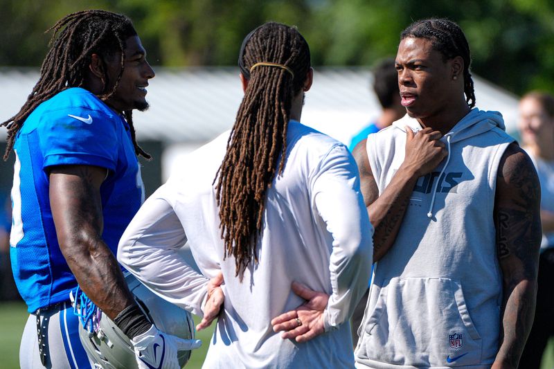 Detroit Lions running back Isiah Pacheco (10), left, and cornerback Avonte Maddox (29) talk to running back Jahmyr Gibbs (0) after practice during training camp at Meijer Performance Center in Allen Park on Monday, August 3, 2026.