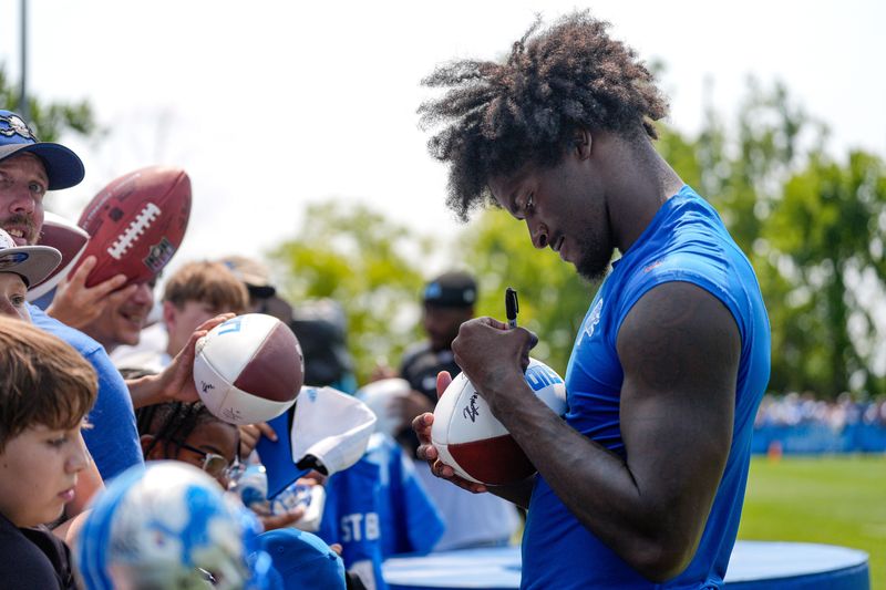 Detroit Lions cornerback Ennis Rakestraw Jr. (2) signs autographs for fans during training camp at Meijer Performance Center in Allen Park on Monday, August 10, 2026.