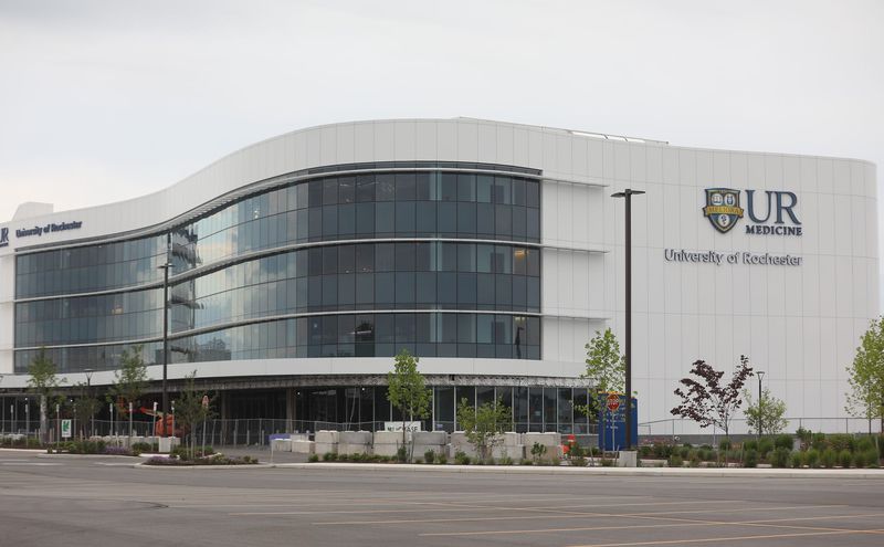 University of RochesterÕs Orthopaedic and Physical Performance and surgery office at the Marketplace Mall.