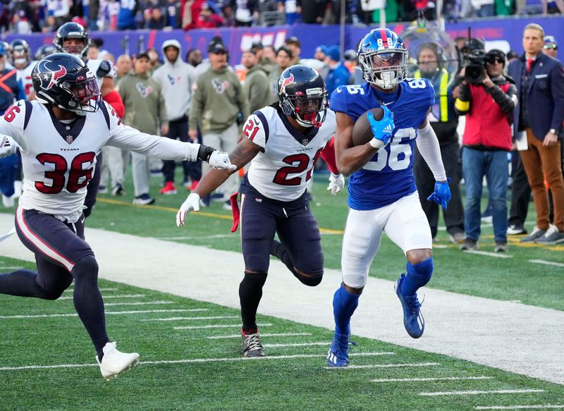 Nov 13, 2022; East Rutherford, NJ, USA; New York Giants wide receiver Darius Slayton (86) runs toward the end zone for a touchdown during the third quarter of a game against the Houston Texans at MetLife Stadium. Mandatory Credit: Robert Deutsch-USA TODAY Sports