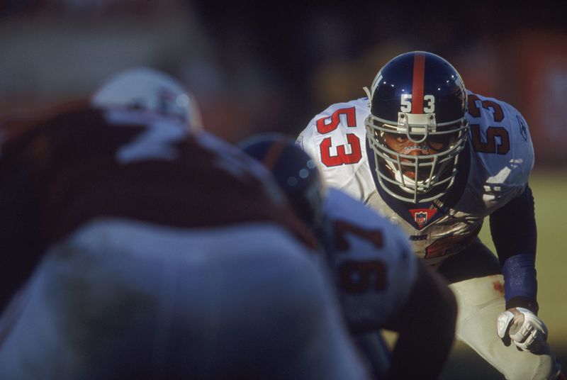 11 Nov 2001: Offensive Line Backer Brandon Short #53 of the New York Giants lines up during the game against the Arizona Cardinals at the Sun Devil Stadium in Phoenix, Arizona. The Giants defeated the Cardinals 17-10.Mandatory Credit: Adam Pretty /Allsport