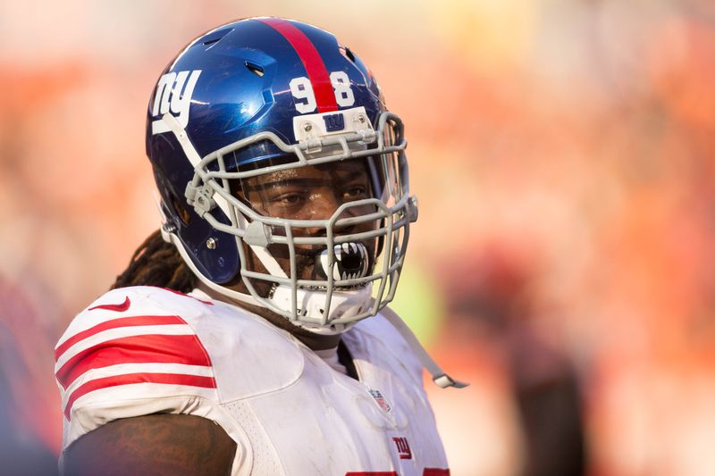 Nov 27, 2016; Cleveland, OH, USA; New York Giants defensive tackle Damon Harrison (98) during the third quarter between the Cleveland Browns and the New York Giants at FirstEnergy Stadium. The Giants won 27-13. Mandatory Credit: Scott R. Galvin-USA TODAY Sports