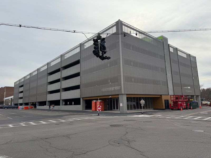 Construction is officially complete at the new Water Street garage, with 500 spots across short-term retail and long-term parking available in downtown Binghamton.