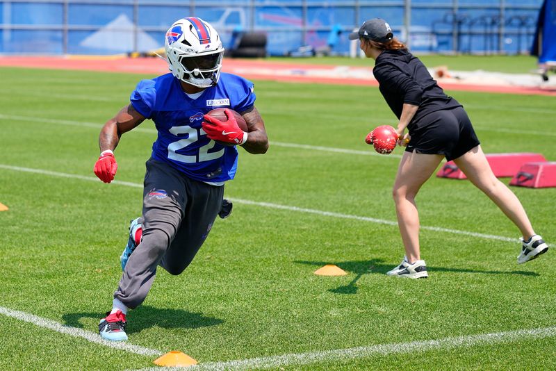 Jun 11, 2025; Orchard Park, NY, USA; Buffalo Bills running back Ray Davis (22) runs a drill during Minicamp at Highmark Stadium. Mandatory Credit: Gregory Fisher-Imagn Images