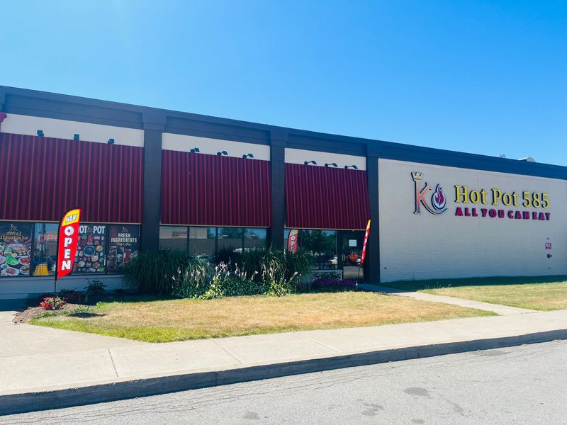 Hot Pot 585 has opened in The Mall at Greece Ridge.