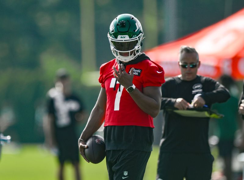 Jul 25, 2025; Florham Park, NJ, USA; New York Jets quarterback Justin Fields (7) looks on during a drill during training camp at Atlantic Health Jets Training Center. Mandatory Credit: John Jones-Imagn Images