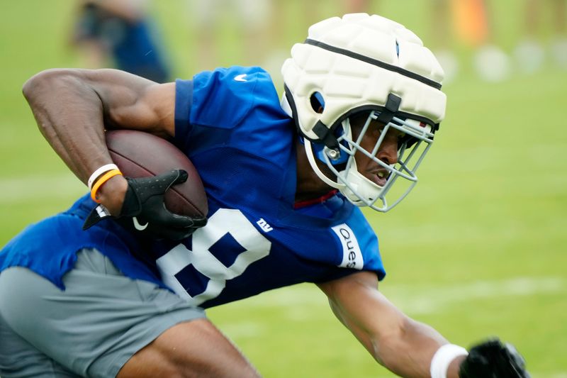 New York Giants wide receiver Beaux Collins (8) runs with the ball, Sunday, July 27, 2025.
