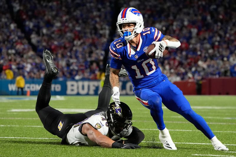Buffalo Bills wide receiver Khalil Shakir (10) runs with the ball against Baltimore Ravens linebacker Teddye Buchanan (40) during the first half at Highmark Stadium.