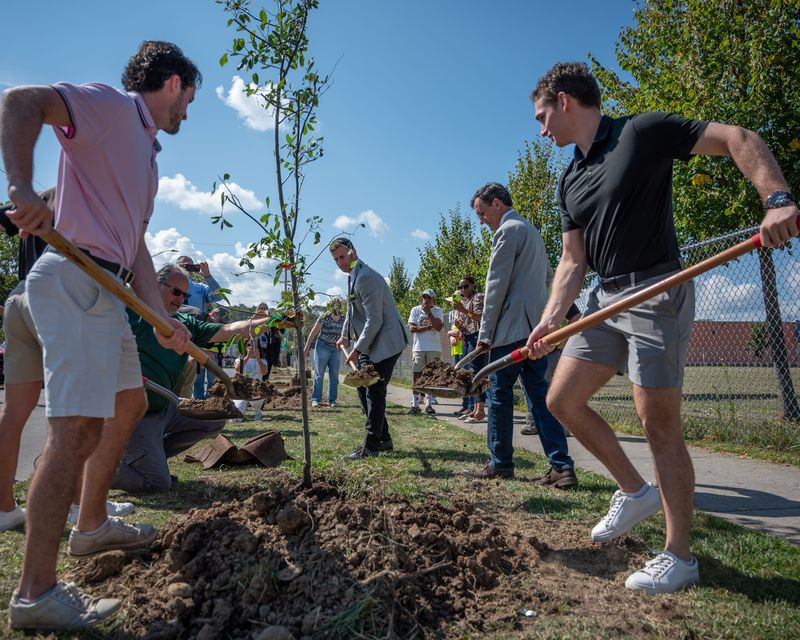 The Utica Urban Forest Revitalization Project was launched at Kemble Park in Utica, NY with a ceremonial tree planting on Friday, September 12, 2025. City of Utica Mayor Michael P. Galime, Hamilton College President Steven Tepper, members of the Hamilton College men’s hockey team, staff from the Hamilton College Sustainability Office, city officials, consultants, and community volunteers were on hand to participate.