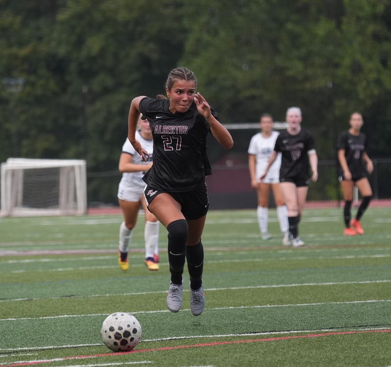 Albertus Magnus' Alexis Diaz (27) charges a loose ball during their 1-0 win over Immaculate Heart Academy in girls soccer action at Albertus Magnus High School in Bardonia on Tuesday, September 23, 2025.