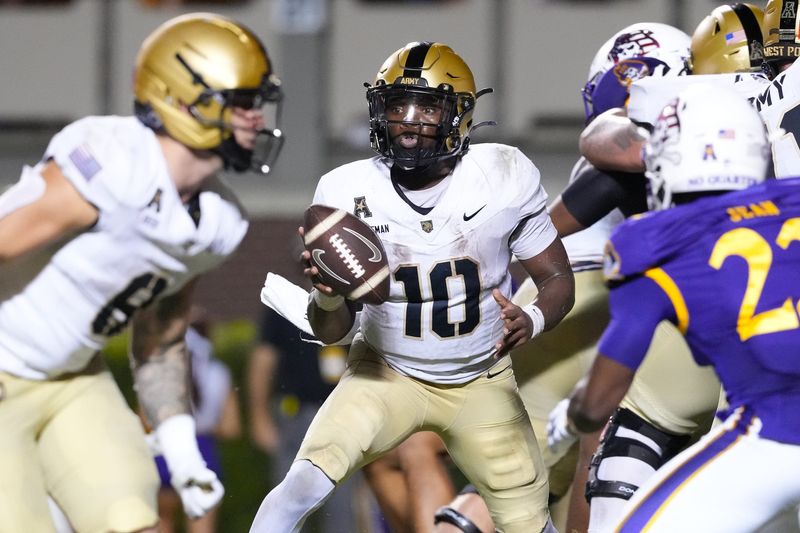 Sep 25, 2025; Greenville, North Carolina, USA; Army Black Knights quarterback Dewayne Coleman (10) gets ready to pitch the ball against the East Carolina Pirates during the second half at Dowdy-Ficklen Stadium. Mandatory Credit: James Guillory-Imagn Images