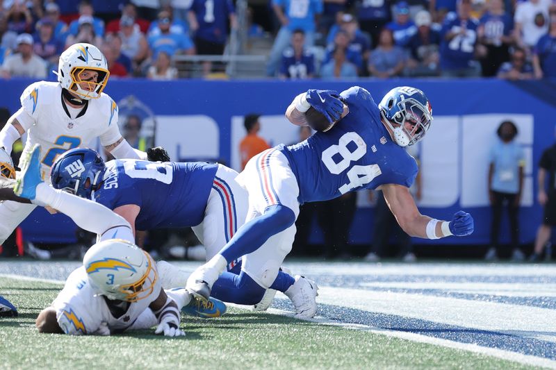 Sep 28, 2025; East Rutherford, New Jersey, USA; New York Giants tight end Theo Johnson (84) rushes for a touchdown during the third quarter against the Los Angeles Chargers at MetLife Stadium. Mandatory Credit: Brad Penner-Imagn Images