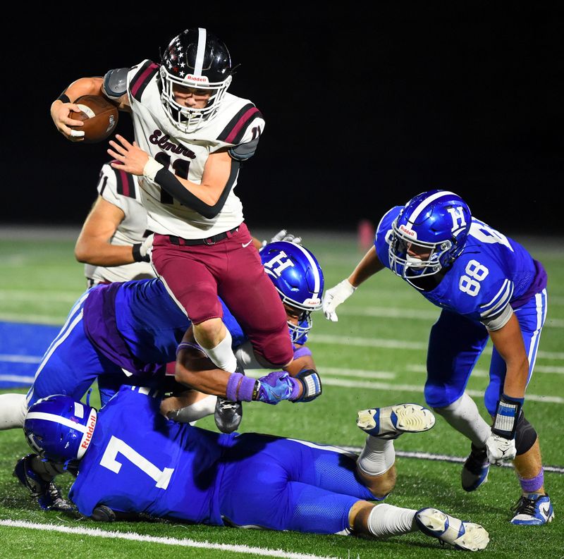 Horseheads beat Elmira, 19-14, in Section 4 high school football Oct. 3, 2025 at Horseheads High School.