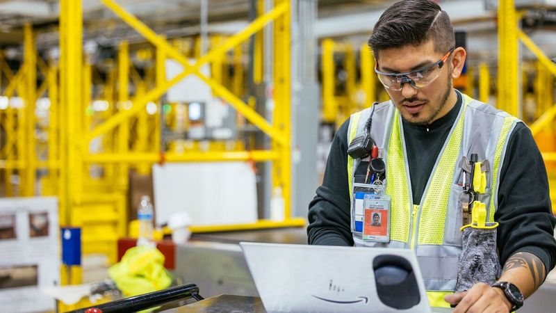 As the 2025 holiday shopping season approaches, Amazon plans to hire nearly 30,000 full-time, part-time, and seasonal roles positions in California and 250,000 across the United States.
