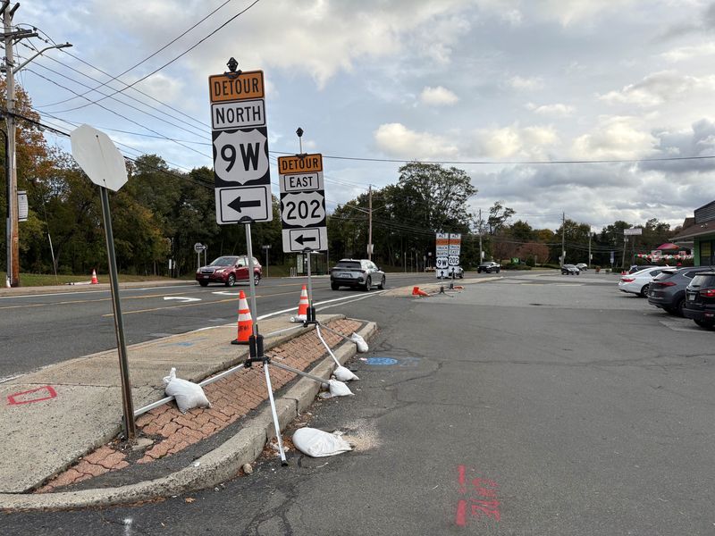 Route 9W southbound, south of the Farley Bridge, on Monday, Oct. 20, 2025. The bridge detour is gone for northbound traffic, but the signs remain.