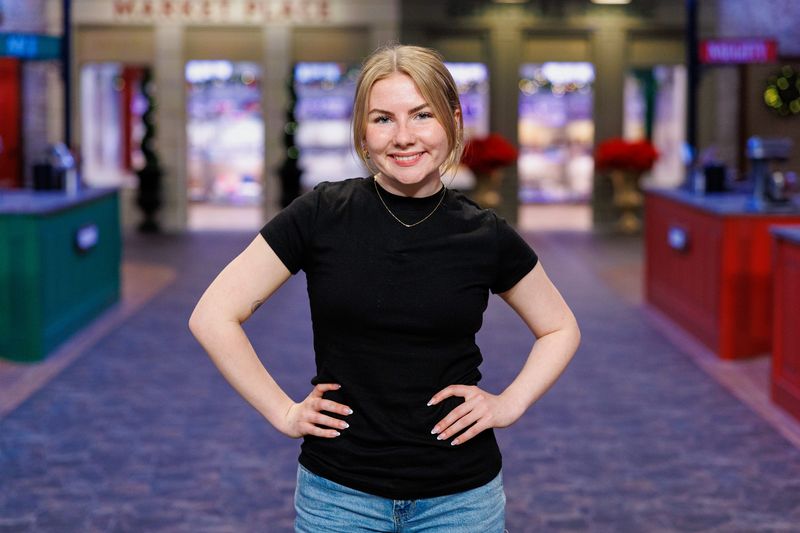 Contestant Violet Zoner, portrait, as seen on Holiday Baking Championship, Season 12.