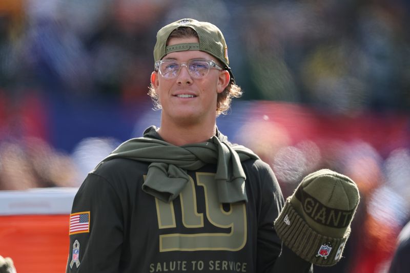 Nov 16, 2025; East Rutherford, New Jersey, USA; New York Giants quarterback Jaxson Dart (6) looks on before the game against the Green Bay Packers at MetLife Stadium. Mandatory Credit: Vincent Carchietta-Imagn Images