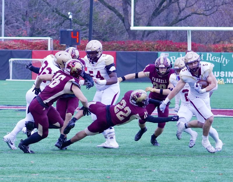 Iona Prep running back Crew Davis gets loose for a first-quarter gain in the CHSFL AAA championship at Fordham University on Nov. 22, 2025. The Gaels repeated, beating Monsignor Farrell 42-20.
