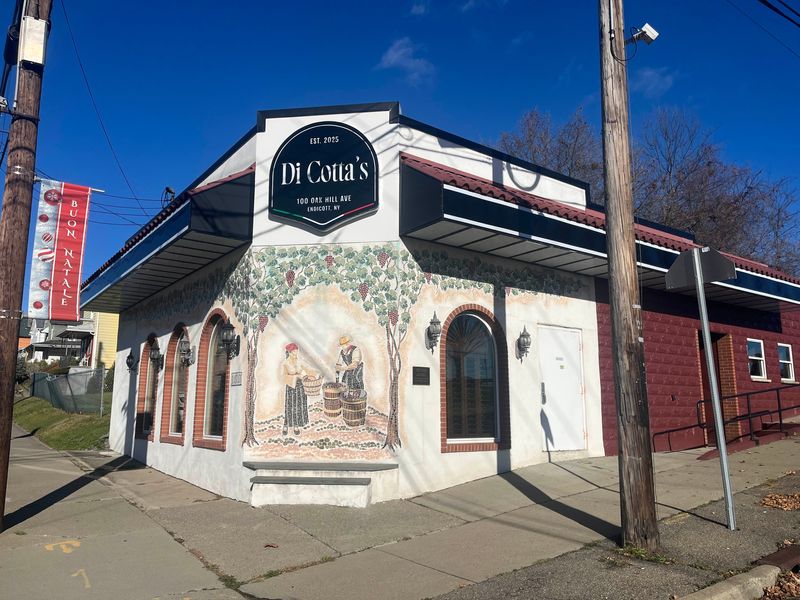 Di Cotta’s, a new Italian restaurant in Endicott's Little Italy neighborhood, held a ribbon cutting ceremony Nov. 24, 2025.