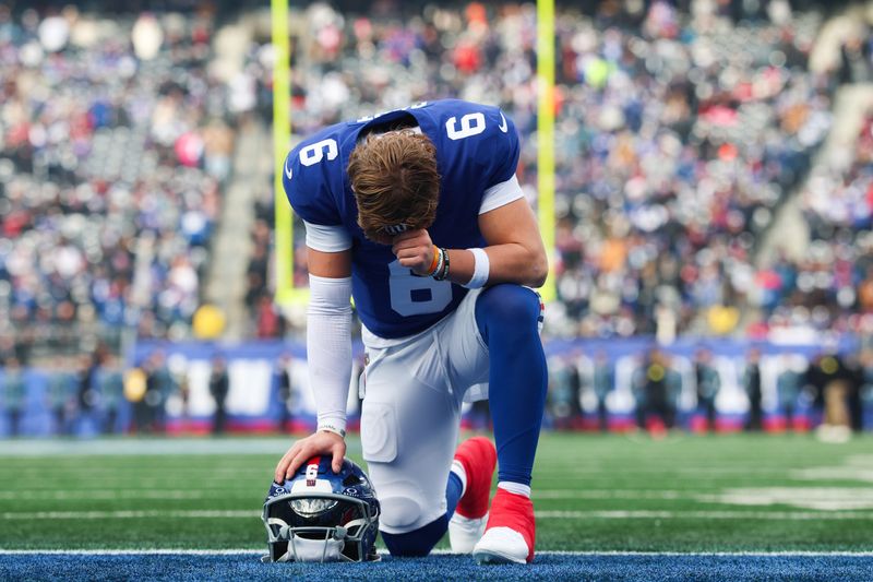Jan 4, 2026; East Rutherford, New Jersey, USA; New York Giants quarterback Jaxson Dart (6) kneels in the end zone before the game against the Dallas Cowboys at MetLife Stadium. Mandatory Credit: Vincent Carchietta-Imagn Images