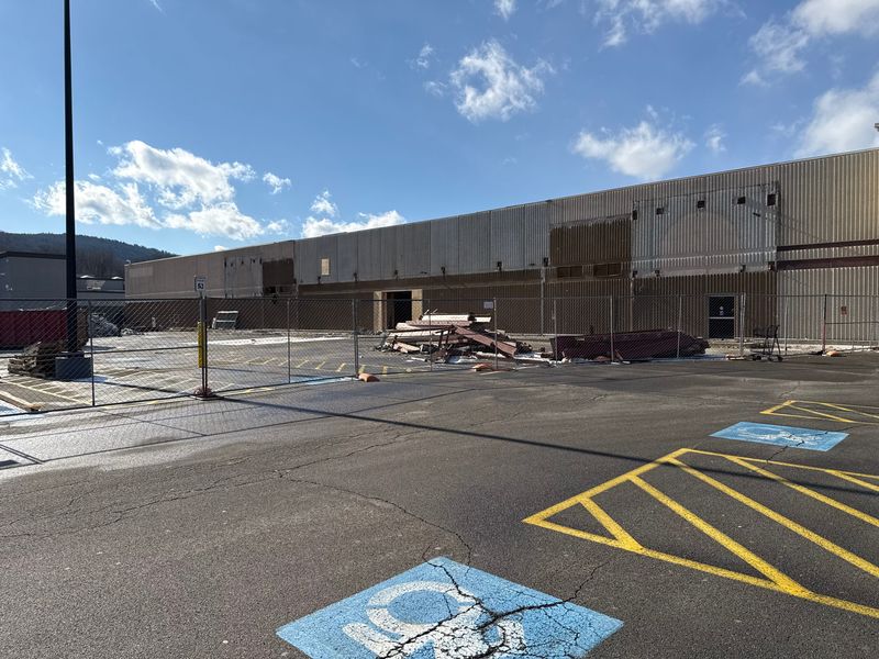 Bob’s Discount Furniture is expected to open at a currently vacant Big Flats location in Consumer Square in the coming months.