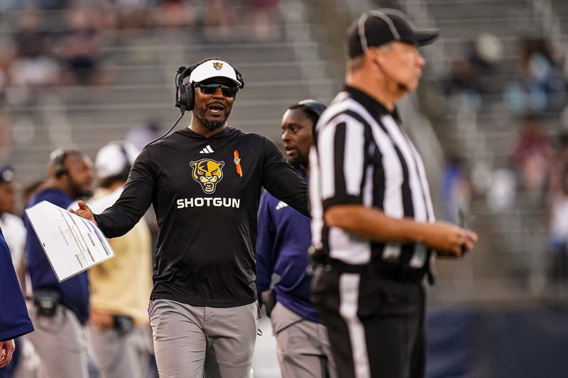 Florida International football coach Willie Simmons voted Army No. 25 on his final USA TODAY Coaches Poll ballot for 2025 season. IMAGN IMAGES