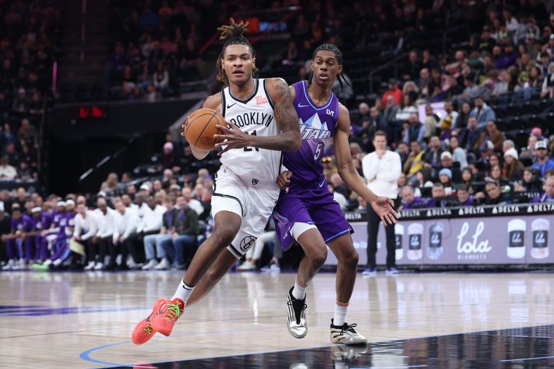 Jan 12, 2025; Salt Lake City, Utah, USA; Brooklyn Nets forward Noah Clowney (21) goes to the basket against Utah Jazz forward Cody Williams (5) during the first quarter at Delta Center. Mandatory Credit: Rob Gray-Imagn Images