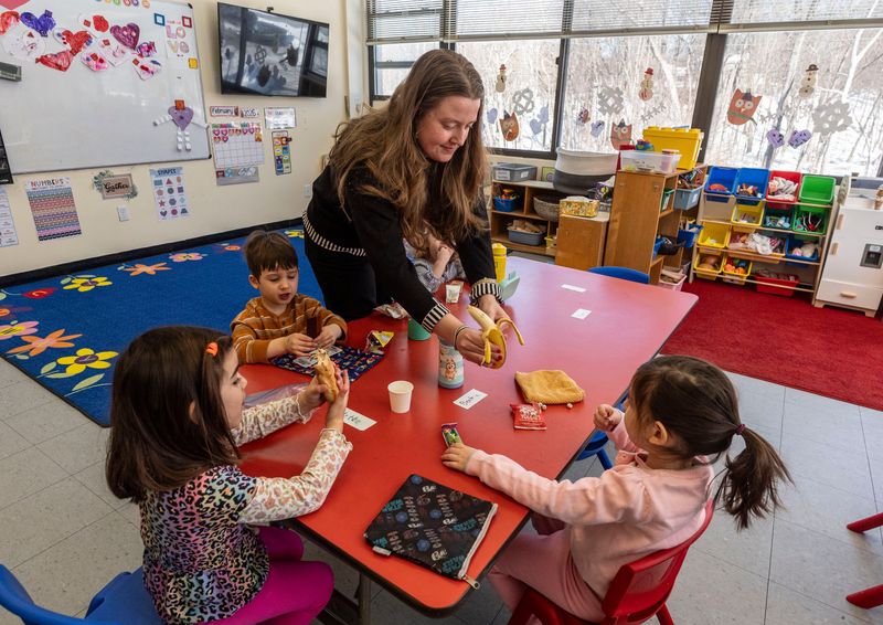 Tori Lennox, a teacher at Childrenspace North, an early childhood education center in Croton, peels a banana for a child during snack time on Feb. 9, 2026. Gov. Kathy Hochul and state lawmakers on May 27 approved a $268 billion state budget with increased funding to provide 4-year-olds access to universal pre-K by the start of the 2028-29 school year.